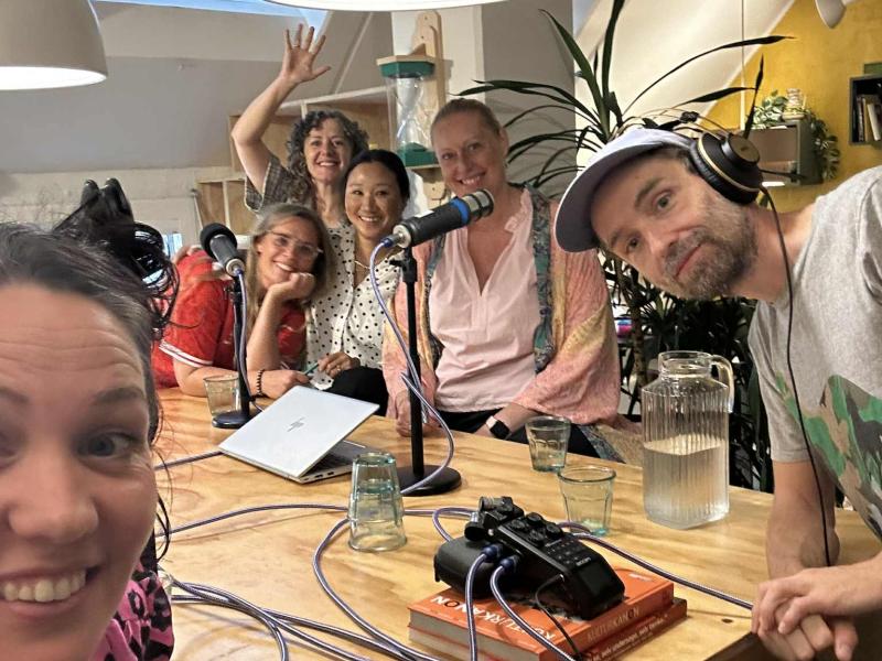 Foto af holdet fra optagelsen af afsnittet.